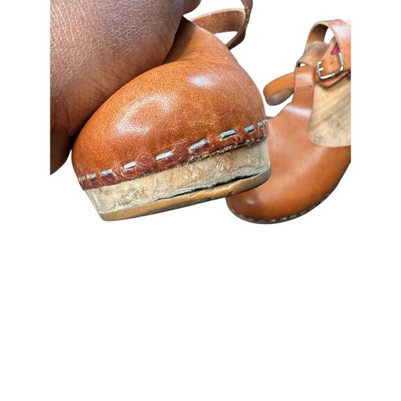 Swedish Hasbeens Brown Almond Toe T-Strap Wooden Block Heel Leather Clogs Size 5 - Picture 5 of 15